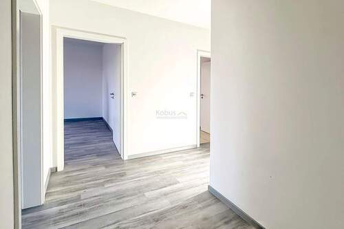 Flur, Büro und Schlafzimmer - 3 Zimmer Etagenwohnung in Wrestedt