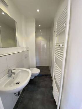 Badezimmer - 6 Zimmer Mehrfamilienhaus, Wohnhaus in Clausthal-Zellerfeld