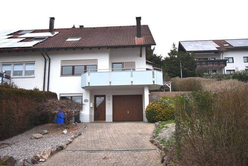 1-Hausansicht - Platz für die Familie gesucht? Hier Bitteschön.... großzügige Haushälfte in Laufenburg!