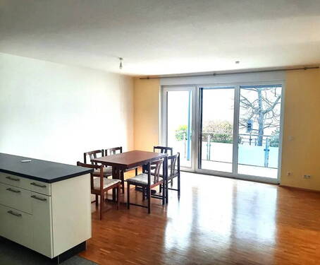 Wohn- / Essbereich und Balkon - 3 Zimmer Etagenwohnung in Iffezheim