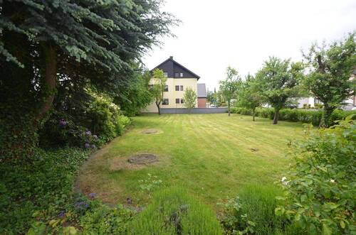 Außenansicht - Individuelles Einfamilienhaus mit sehr großem Garten
