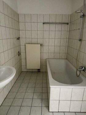 Bad mit Badewanne.jpg - 