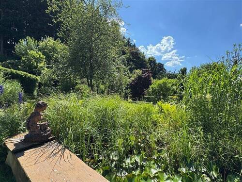 Garten-Teich - 7 Zimmer Mehrfamilienhaus, Wohnhaus in Schmallenberg