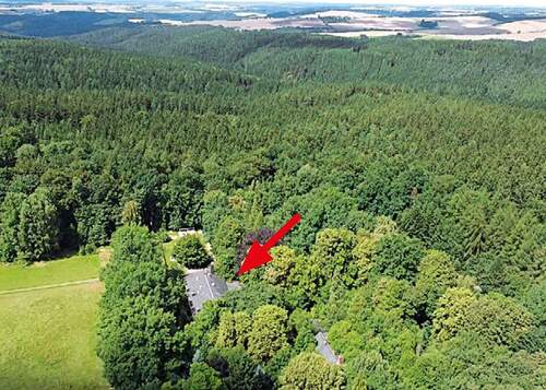 01 Drohnenbild - Gebäudekomplex bestehend aus ehemaliger Gaststätte und 2 ehemaligen Lehrlingswohnheimen Mohlsdorf-Teichwolframsdorf OT Waldhaus