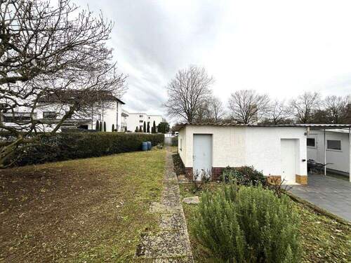 Gartenbereich mit Gartenhaus - 