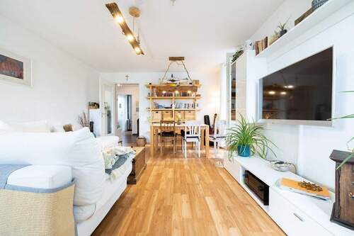 Wohn- und Esszimmer - Etagenwohnung mit 84,70 m&sup2; in Gauting zum Kaufen