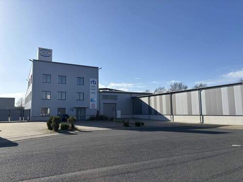 Vorderansicht - Zwangsversteigerung: Gewerbebetrieb mit Büro-, Lager- und Produktionsflächen