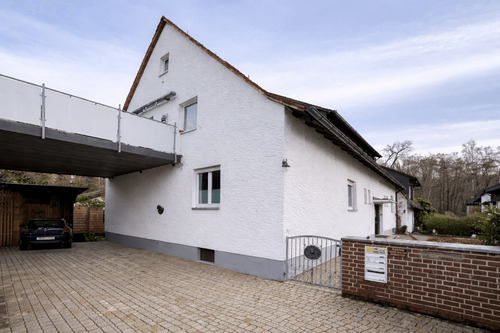 Hauseingang - 5 Zimmer Etagenwohnung zum Kaufen in Bubenreuth