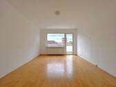Wohnzimmer - Hübsche 3 Zimmerwohnung mit Balkon