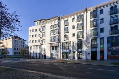 Außenansicht - +++ Zentrale Lage! - 1-Zi-Apartment mit Parkett und Balkon +++