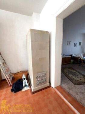 Kachelofen im 2. OG links (nicht mehr in Funktion) - 