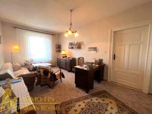 Zimmer zum Hof zeigend im 2. OG links - 