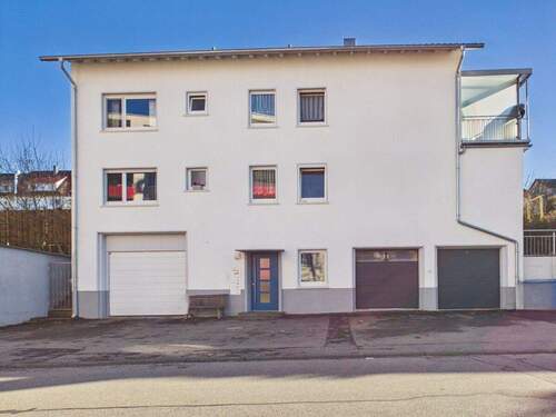 Aussenansicht mit Garage - 