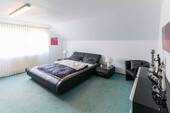 Schlafzimmer II OG - 