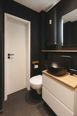 Badezimmer - Saniertes 1-Zimmer-Apartment mit Loggia in Top-Lage von Düsseldorf - sofort Bezug möglich!