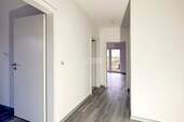 Flur, Schlaf- u. Wohnzimmer - 