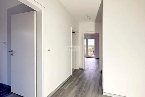 Flur, Schlaf- u. Wohnzimmer - 