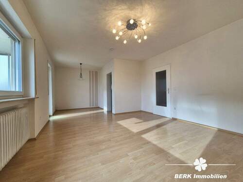 Wohn- Essbereich - BERK Immobilien - gepflegte und gut geschnittene 4-Zimmer-ETW in zentraler Lage von Kleinostheim