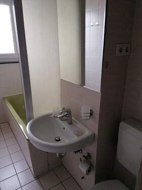 Vollbad mit Duschtrennwand - 