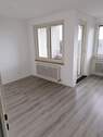 Wohnzimmer mit Balkon/Loggia - 