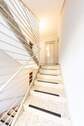 Treppenhaus mit Aufzug - 