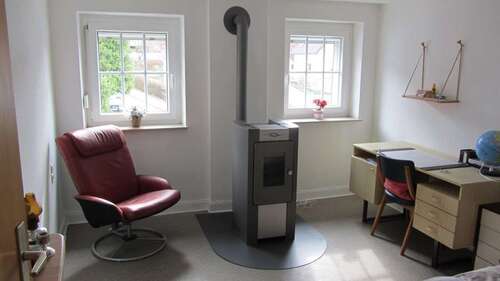 Zimmer OG mit Ofen - 