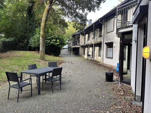 Außenanlage mit Terrasse - 