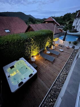 Poolanlage bei Nacht - 