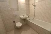 Bad mit Wanne - 3 Zimmer Etagenwohnung in Freiberg