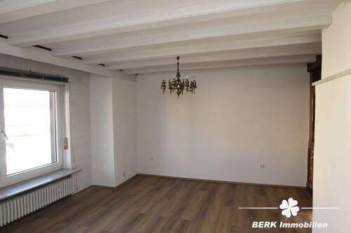 Wohnzimmer - 4 Zimmer Etagenwohnung zur Miete in Großostheim