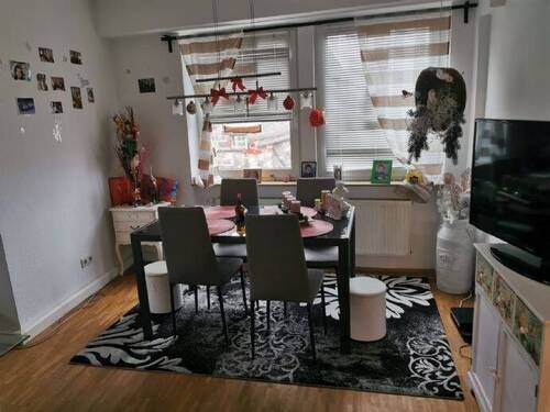 Essplatz im Wohnzimmer - 3 Zimmer Etagenwohnung in Nürnberg