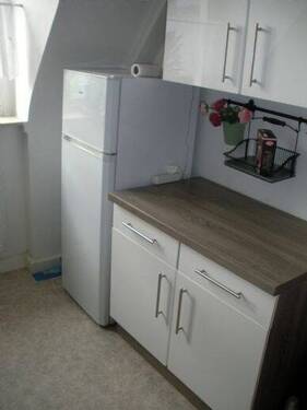 Küche mit Kühlschrank - 