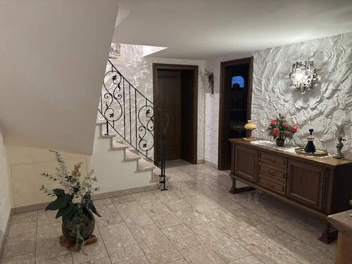 Diele und Treppe - Keller - 