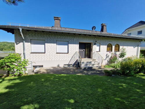 Ansicht vom Garten - 8 Zimmer Einfamilienhaus in Mengerskirchen-Dillhausen