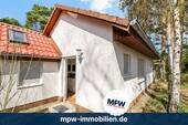 Hausansicht - Traum vom Eigenheim: beginnt hier in idyllischem Müggelheim