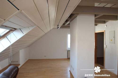 Wohnzimmer - 3 Zimmer Etagenwohnung zur Miete in Großostheim