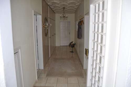 Flur EG - Einfamilienhaus mit 479,00 m&sup2; in Warburg-Menne zum Kaufen