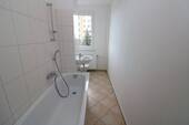 Beispiel Bad mit Wanne - 3 Zimmer Etagenwohnung zur Miete in Freiberg