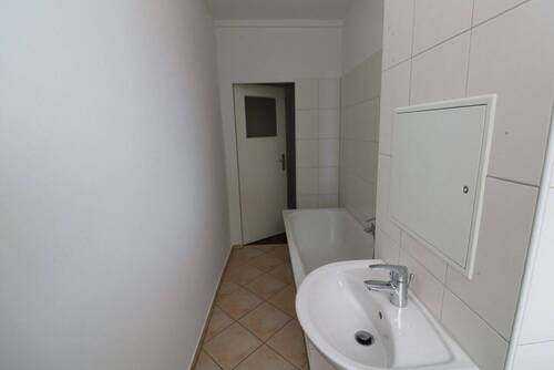 Beispiel Bad mit Wanne - 3 Zimmer Etagenwohnung in Freiberg