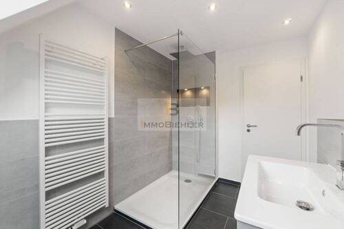 Badezimmer - Etagenwohnung mit 56,00 m² in Köln zum Kaufen