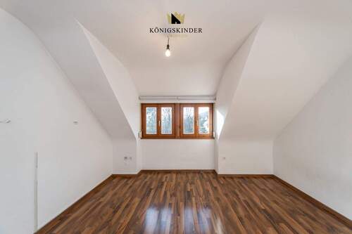 Zimmer - Klein, fein und voller Möglichkeiten: 1-Zimmer-Dachgeschosswohnung in Stuttgart-Obertürkheim
