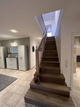 Treppenaufgang zum DG - 6 Zimmer Bungalow in Neustadt in Holstein