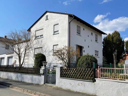 Straßenansicht - 7 Zimmer Einfamilienhaus in Strullendorf