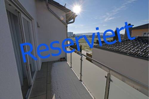 Balkon - Neuwertige 4 Zimmerwohnung mit Carport
