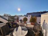 Balkon zur Sonnenseite - Frei werdende 3-Zimmer-Dachgeschosswohnung mit Südterrasse unweit des Großen Gartens