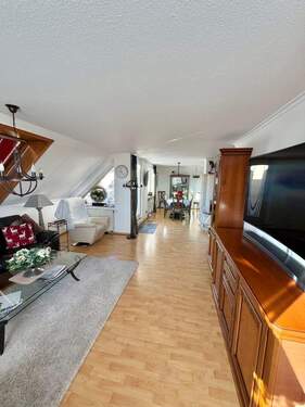 Großzügiger Wohnbereich - 