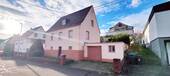 Hausfront rechts - 4 Zimmer Einfamilienhaus in Föhren