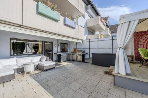 Terrasse mit Outdoor-Küche - 
