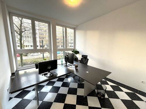 Büro 1 zur Straße - 