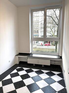 Büro 2 zur Straße - 